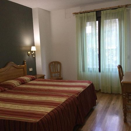 Hotel Cinco Castanos Candelario Bagian luar foto