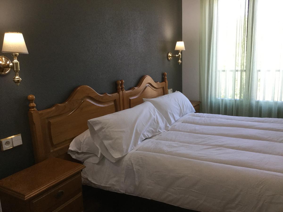 Hotel Cinco Castanos Candelario Bagian luar foto