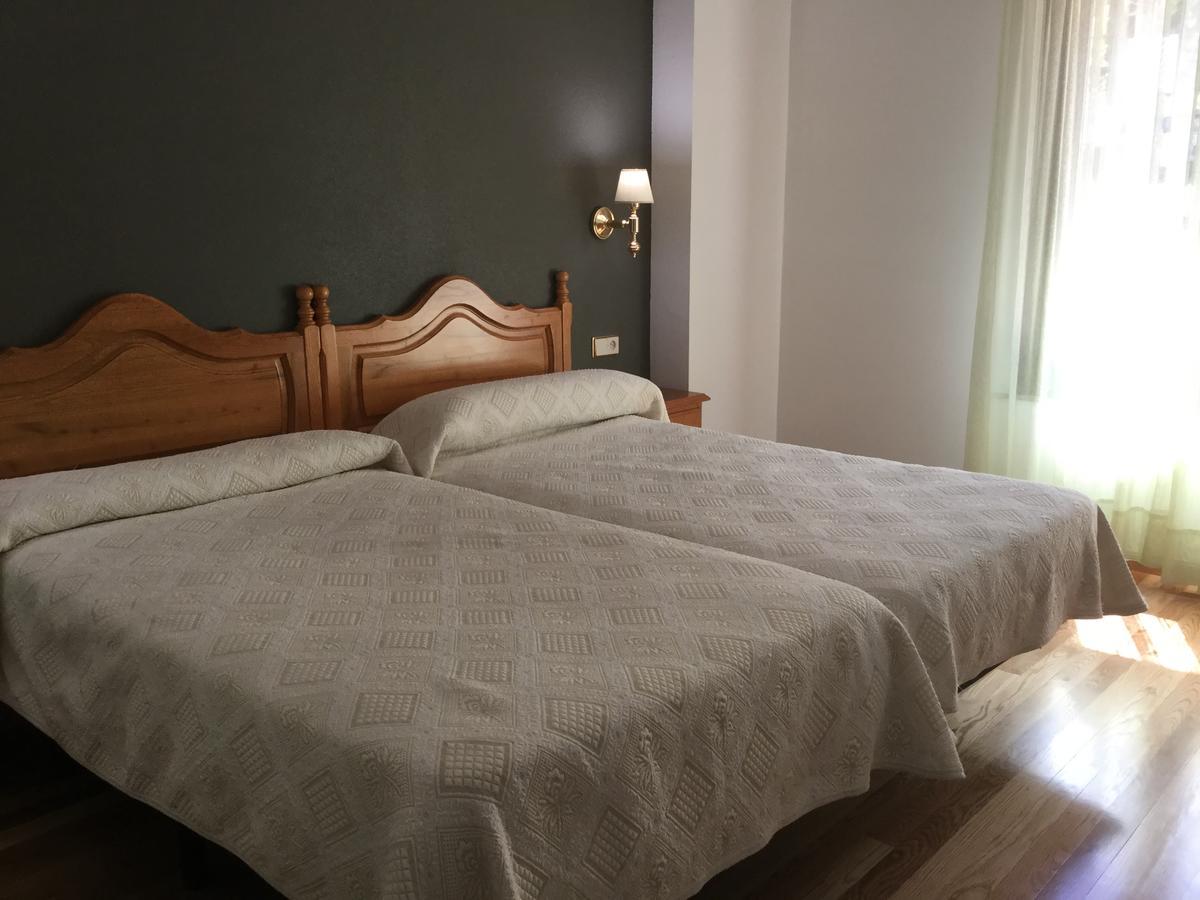 Hotel Cinco Castanos Candelario Bagian luar foto