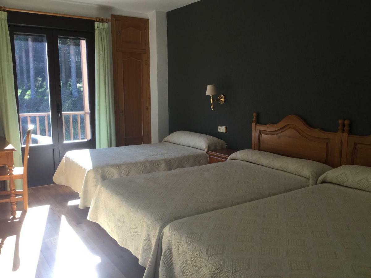 Hotel Cinco Castanos Candelario Bagian luar foto