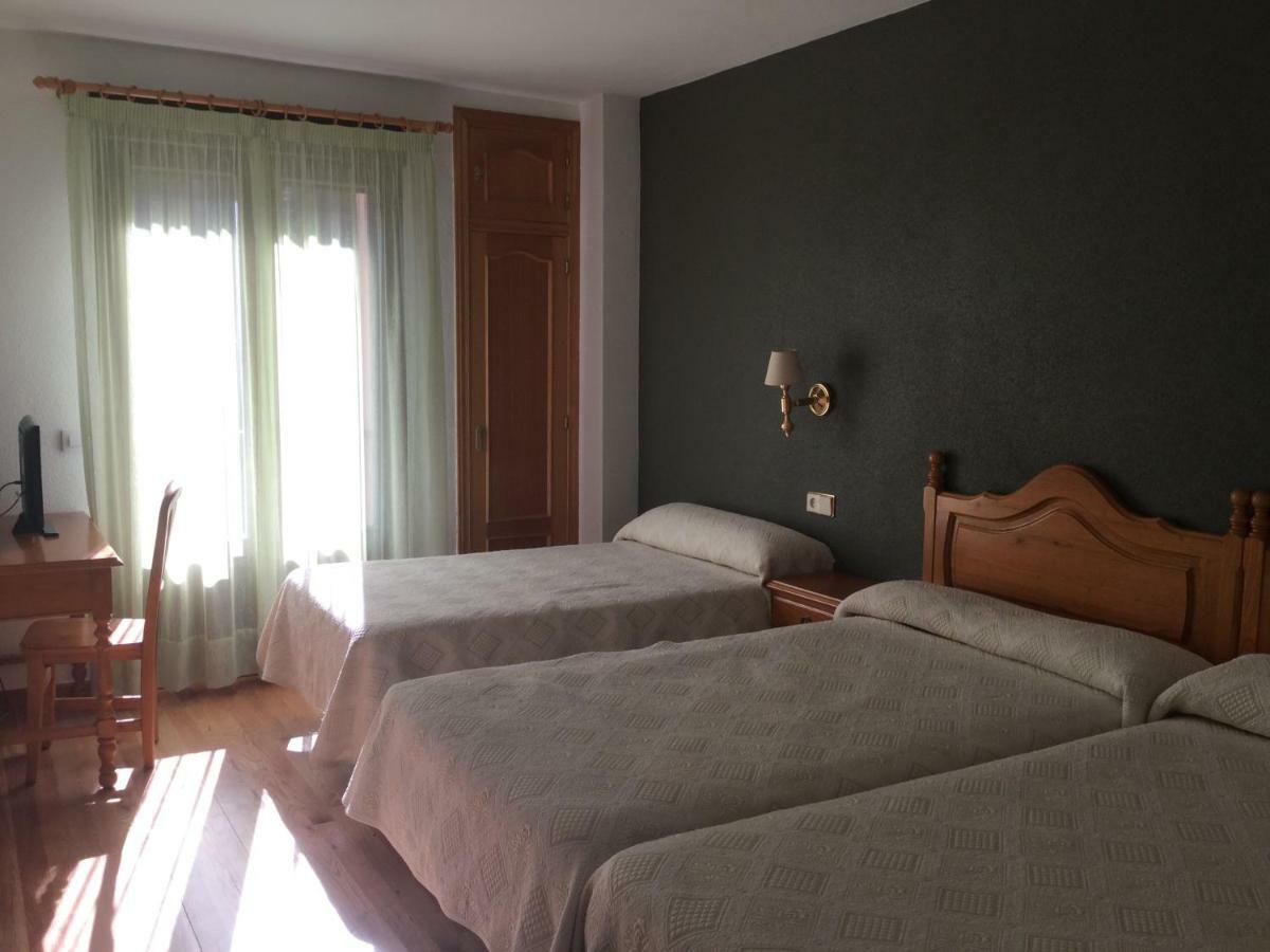 Hotel Cinco Castanos Candelario Bagian luar foto