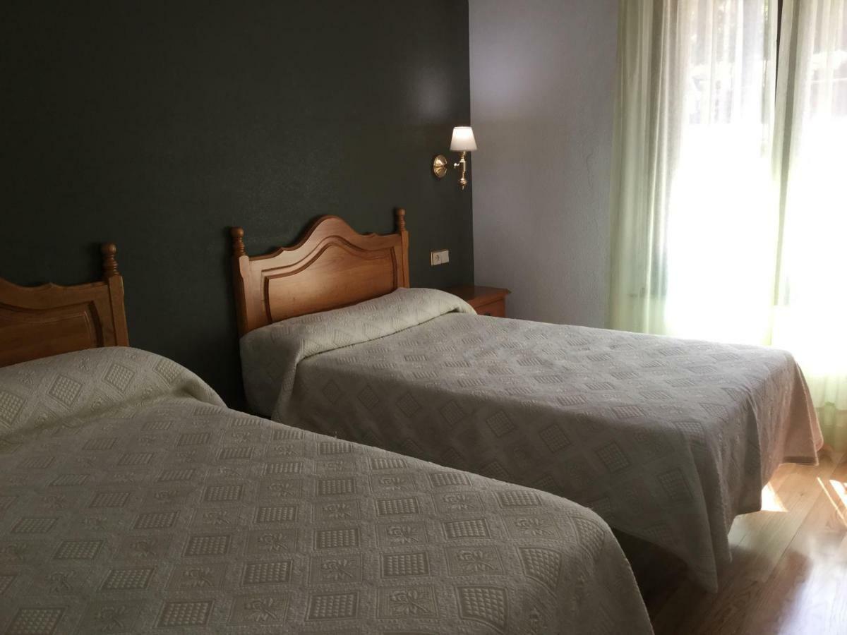 Hotel Cinco Castanos Candelario Bagian luar foto